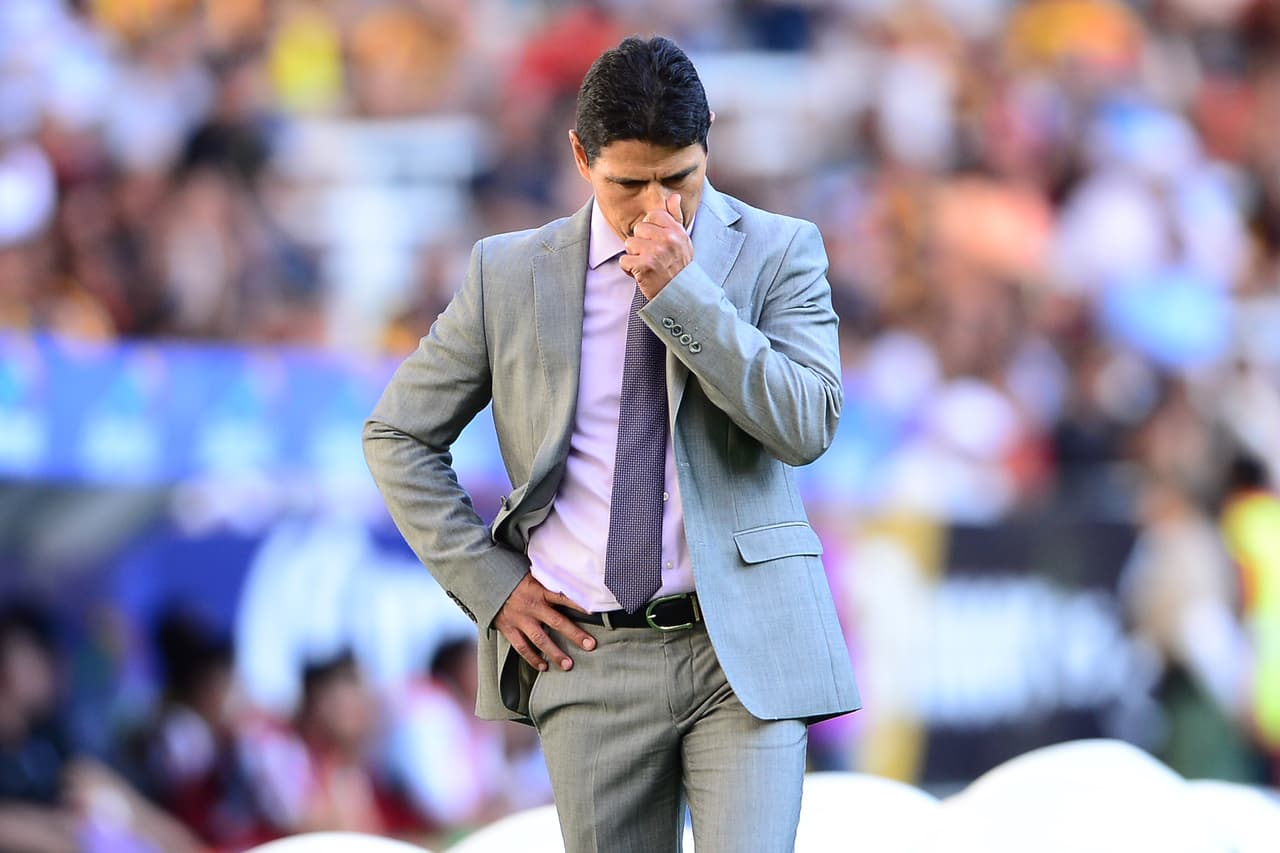 La directiva de la UdeG cesó al técnico tras el descenso del equipo.