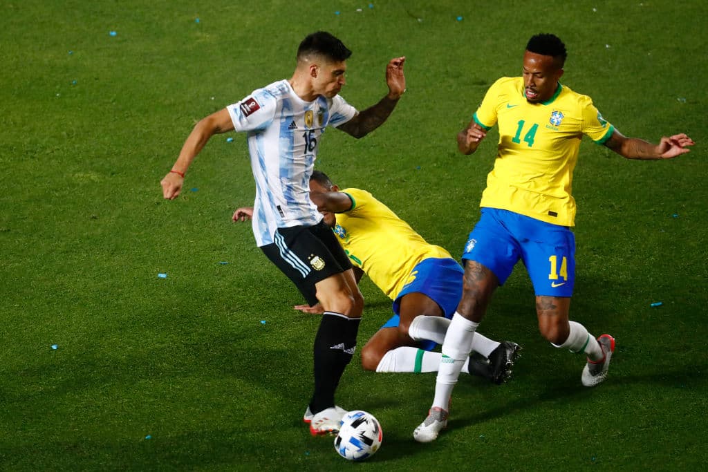 Argentina no logra demostrar su futbol en casa y Brasil se queda a centímetros de robarles los piuntos en el empate 0-0.