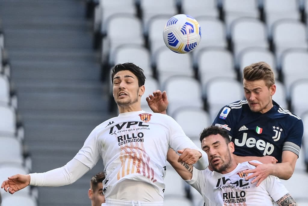 ¡Insólito! Benevento derrota a la Juventus de Crisitano Ronaldo 1-0 en Turín. Con gol del 'Tanque' Adolfo Gaich al minuto 69, ya sentenciaba la tarde, mientras que los de la Vecchia Signora no pudieron empatra el encuentro durante la Jornada 28 en la Serie A.