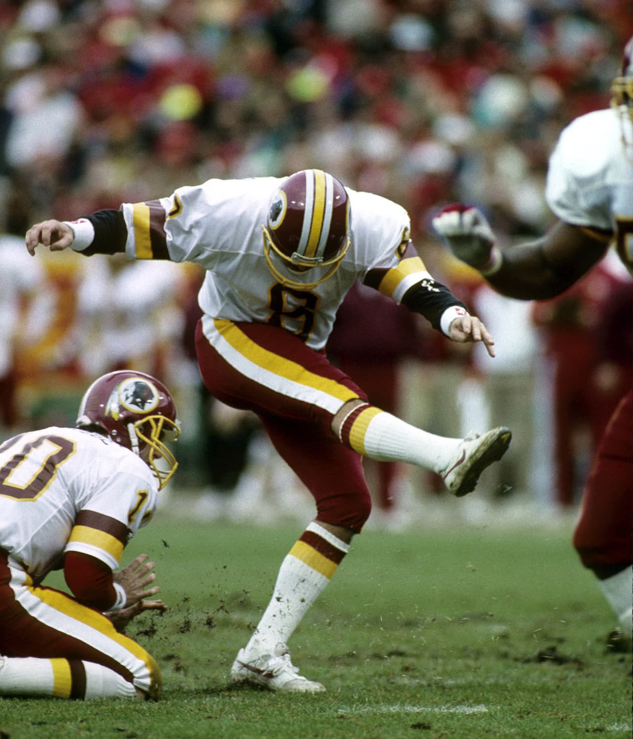 CHIP LOHMILLER - Washington Redskins, 1ª. Selección en 1988 Los Redskins campeones del Super Bowl XXII no tuvieron selección en Primera Ronda. Eligieron hasta la Segunda Ronda y lo hicieron en favor del pateador Chip Lohmiller, Washington confiaba en el mejor pateador en la historia de la universidad de Minnesota. Jugó 7 años con los Redskins, campeón en el Super Bowl XXVI pero no fue súper estrella.