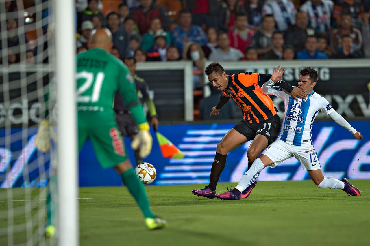 Y así como se dolía el 'Chucky', se lamentó la afición y el campeón se despidió con la igualada 0-0 contra la revelación del Apertura 2016, Necaxa, que si bien sorprende, su fútbol respalda que está para vencer a cualquiera, aunado al ánimo por las nubes y sin la presión de nada que perder y mucho que ganar.