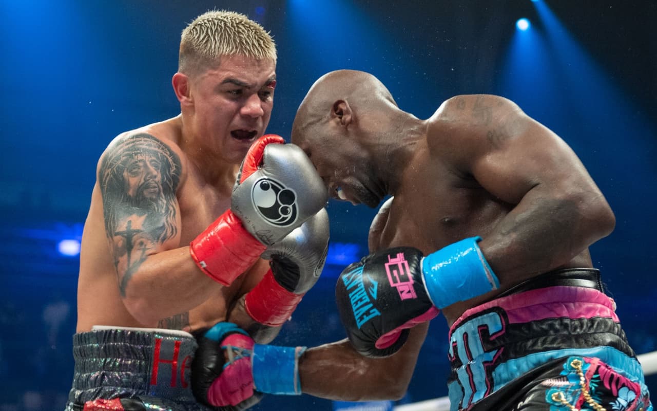 Joseph Díaz Jr. derrotó a Tevin Farmer para coronarse campeón del mundo superpluma de la FIB.