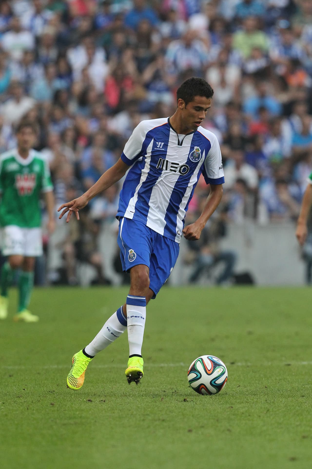 10. Diego Reyes - Valor: 8 millones de dólares - Del Club América al F.C. Porto
