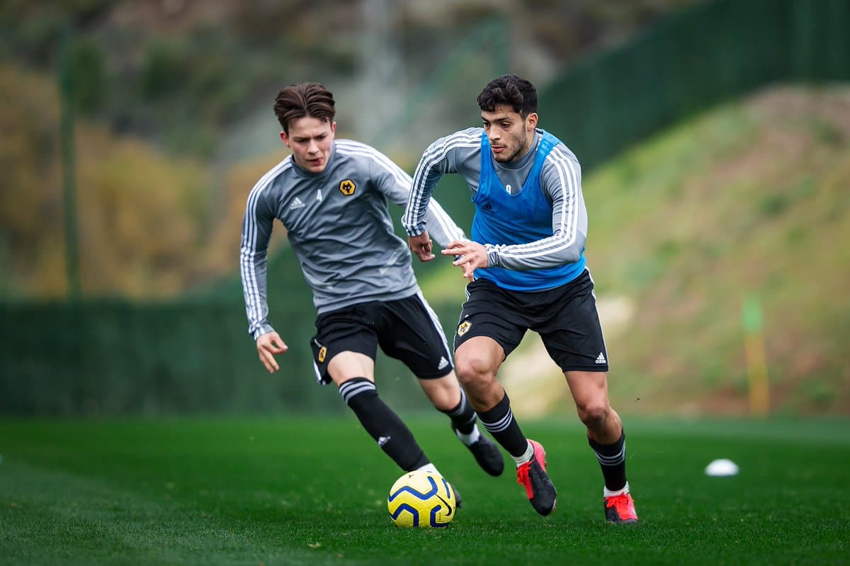 ¡Cerca la vuelta del Lobo! Raúl Jiménez entrena grupalmente