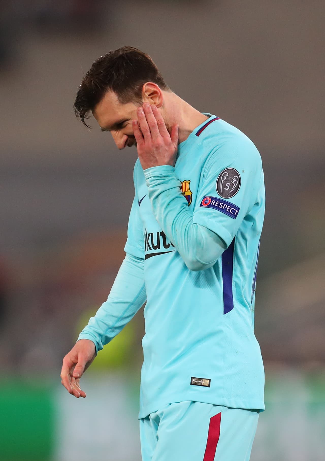 Para muchos analistas este ha sido uno de los peores –sino el peor– partido de Lionel Messi con el F.C. Barcelona, que también tuvo una jornada para el olvido. El crack argentino se robó la atención al no poder liderar a su equipo. Frustrado, con rabia, triste, así fue el rostro de 'La Pulga' en el Olímpico de Roma.