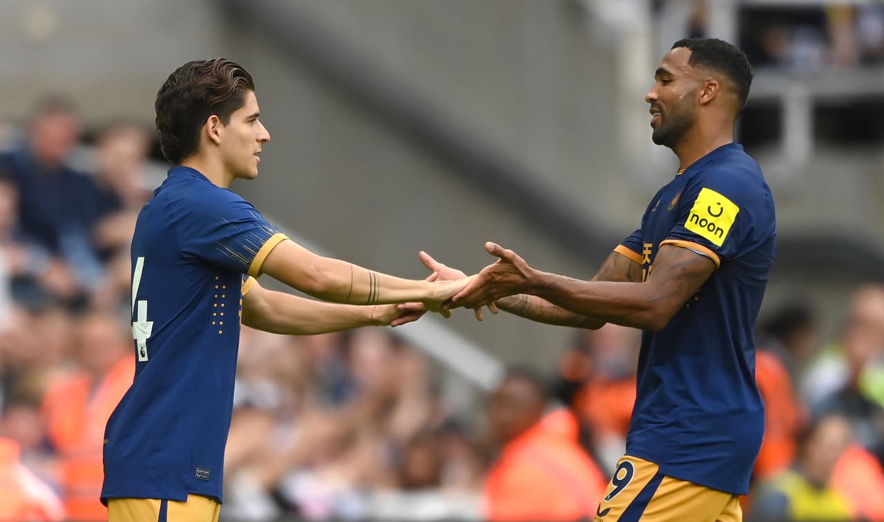 Santi Muñoz debuta con el Newcastle en amistoso ante Athletic Club