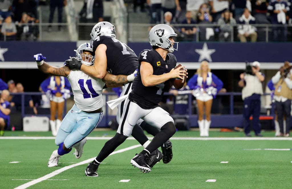 Los Chicago Bears le roben el primer triunfo a Detroit en los últimos segundos 16-14, Las Vegas Raiders sufren mucho en Dallas, pero vencen 36-33 en el overtime y Buffalo aplastó a New Orleans 31-6 en el Superdome.