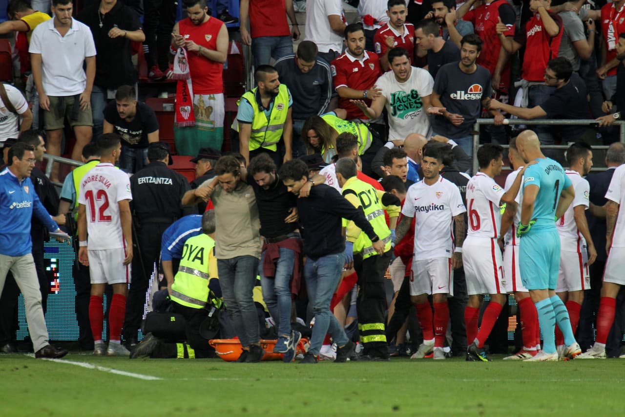 Momentos de angustia: una tribuna cayó en el Estadio del Eibar tras un gol del Sevilla