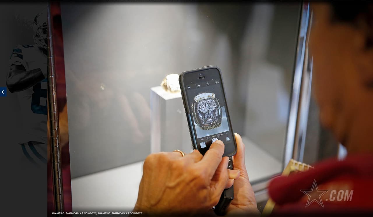 No podían faltar réplicas de los anillos ganados en los 5 Super Bowls de los Cowboys.