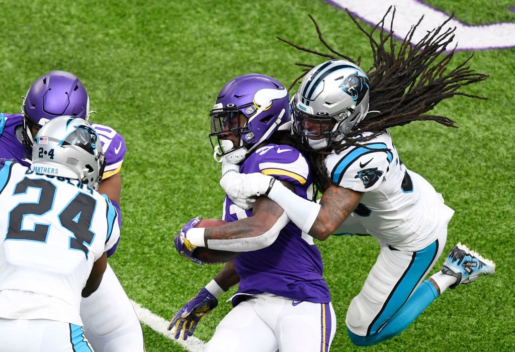 Por un punto, Minnesota Vikings derrotan a Carolina Panthers 28-27.
