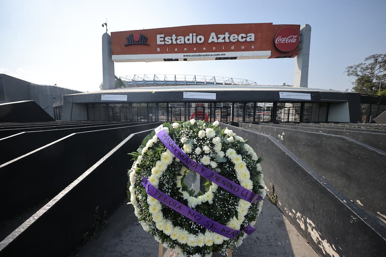 En el Estado Azteca, en Ciudad de México, una corona recuerda a quien también pisó ese cesped muchas veces siendo jugador de la selección Argentina en el Mundial de 1986, que ganó ante el equipo alemán.
