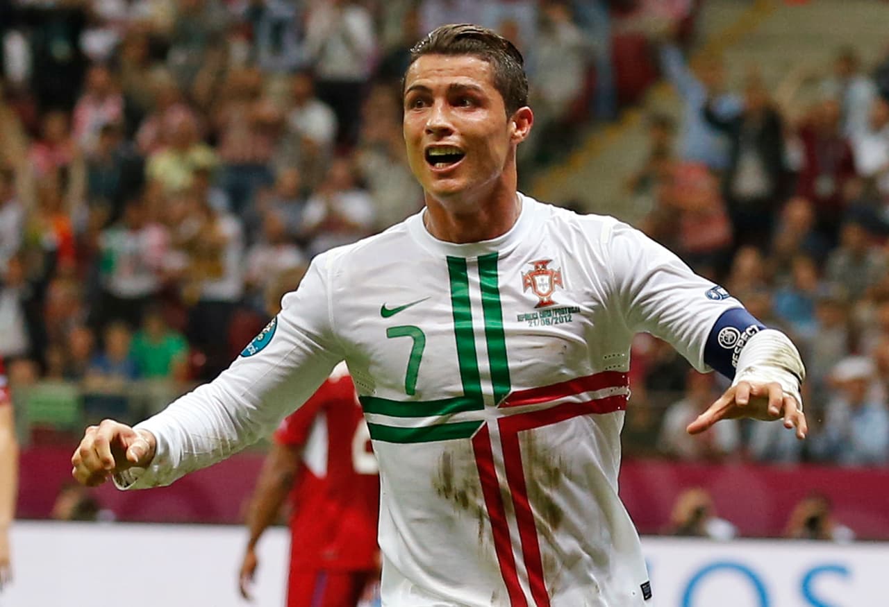 Ronaldo anotó dos goles en la Eurocopa de 2012, en la que llegó hasta Semifinales y quedó por fuera tras empatar con España, vencedora en penaltis y al final campeona del certamen.