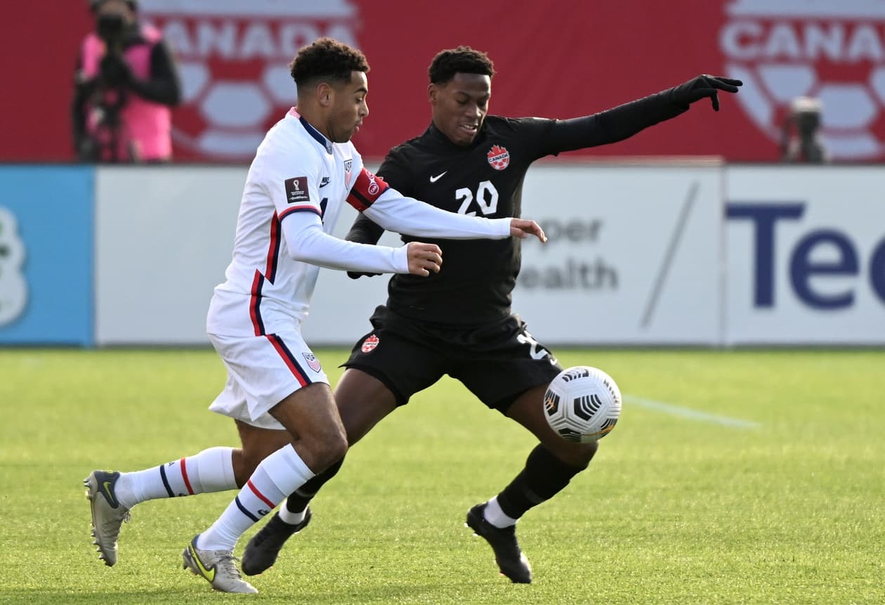 Con dos goles, uno durante los primeros minutos del encuentro por parte de Cyle Larin (7’) y uno ya al cierre del partido por Sam Adekugbe (90'+5'), Canadá se impuso ante Estados Unidos, manteniendo su liderato en la eliminatoria rumbo a Qatar 2022 y posicionándose como primero de la CONCACAF.