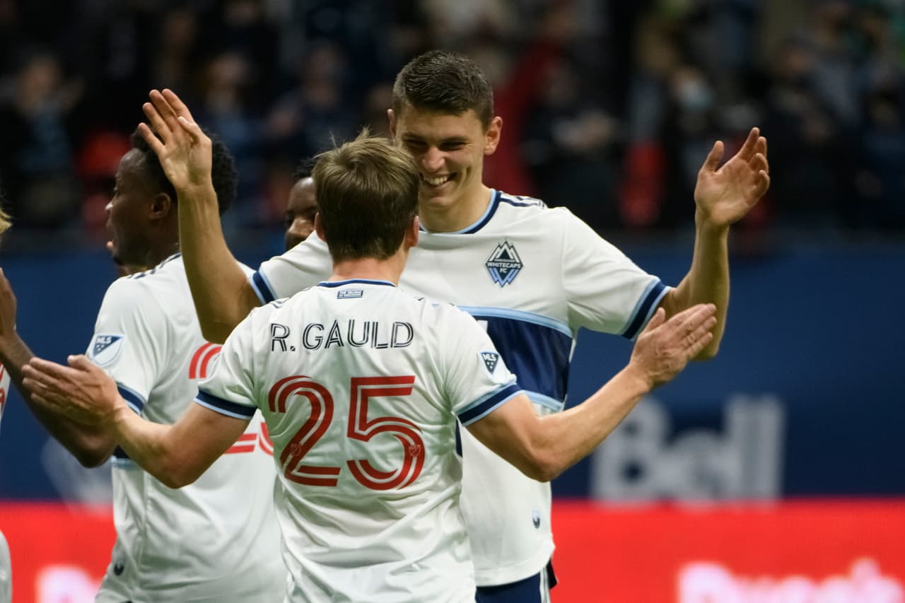 Ryan Gauld es una de las figuras del conjunto canadiense, y así celebró su gol.
<br>