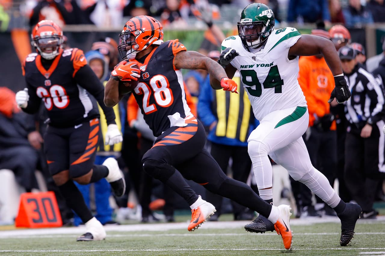 Taylor gozó de su primera victoria en la Semana 13 cuando Andy Dalton regresó a los controles de la ofensiva y lograron vencer 22-6 a los New York Jets.
