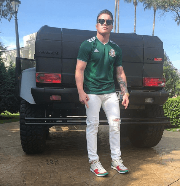 Sin duda, una de las consentidas del 'Canelo' es esta camioneta Mercedes-Benz G63 AMG 6X6 Brabus.