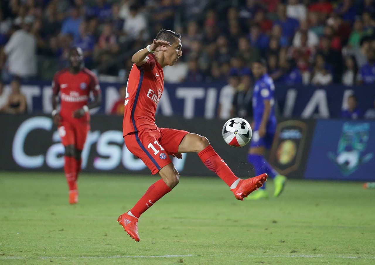 Por competiciones europeas Ángel Di María solo ha enfrentado dos veces al Barcelona con una derrota y un empate.