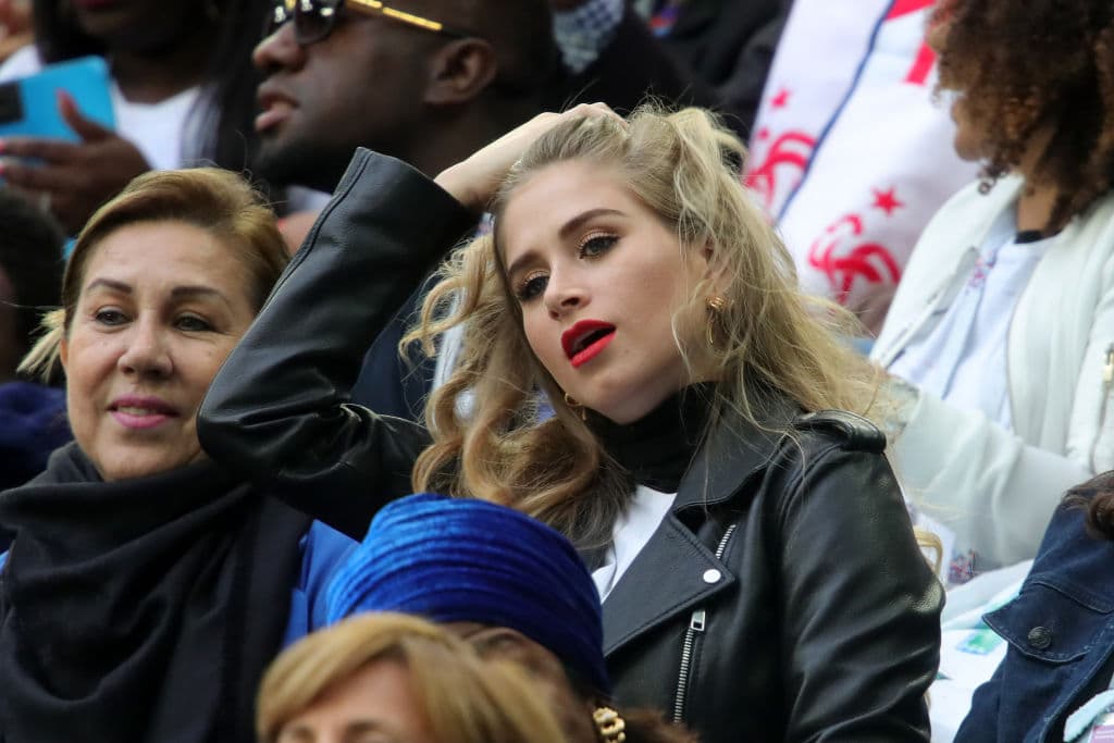 Las fanáticas de Francia y Bélgica en el primer partido de semifinal de Rusia 2018 le dieron un color especial a la definición del finalista. Acá, la novia de Paul Pogba.
