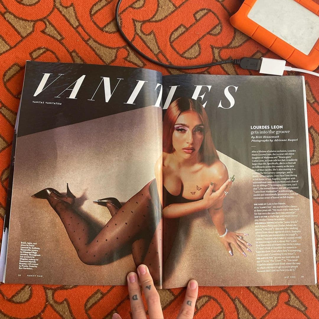 Si bien Lourdes no es de ninguna manera la joven millennial promedio, hay algunos elementos de su vida que definitivamente resonarían con su creciente base de fanáticos, a saber, tratar de averiguar su plan financiero para un futuro exitoso.