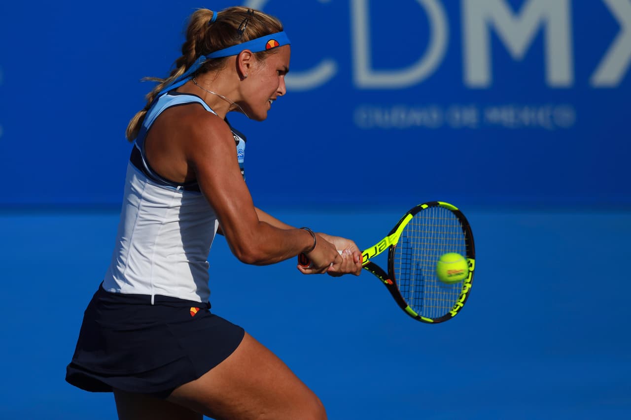 En el torneo femenino, la primera favorita, la croata Mirjana Lucic-Baroni venció por 7-5, 6-4 a la suiza Belinda Bencic, la letona Jelena Ostapenko, tercera, derrotó a la montenegrina Danka Kovinic por 6-2, 6-2 y la puertorriqueña Mónica Puig, cuarta, a la veterana italiana Francesca Schiavone por 6-4, 7-6(4).