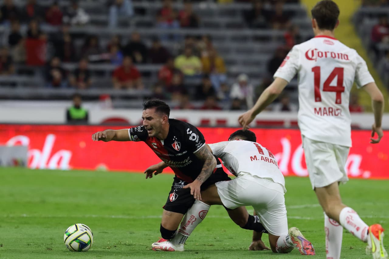 Atlas y Toluca firmaron un empate sin goles en partido pendiente de la Jornada 1 del Torneo Clausura 2023 de Liga MX. El debut de los Rojinegros en el Jalisco se había postergado por la mala calidad del césped.