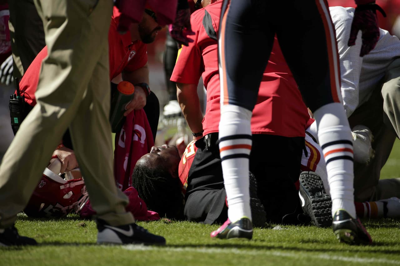 JAMAAL CHARLES - Rotura de ligamento anterior cruzado en la rodilla izquierdo dejó a los Kansas City Chiefs sin su mejor jugador ofensivo.