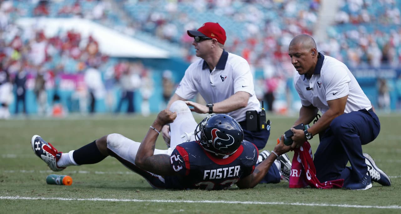 ARIAN FOSTER - Una lesión en la ingle provocó que llegara tarde al inicio de la temporada. Regresó pero, un desgarre en el tendón de Aquiles terminó su campaña 2015.
