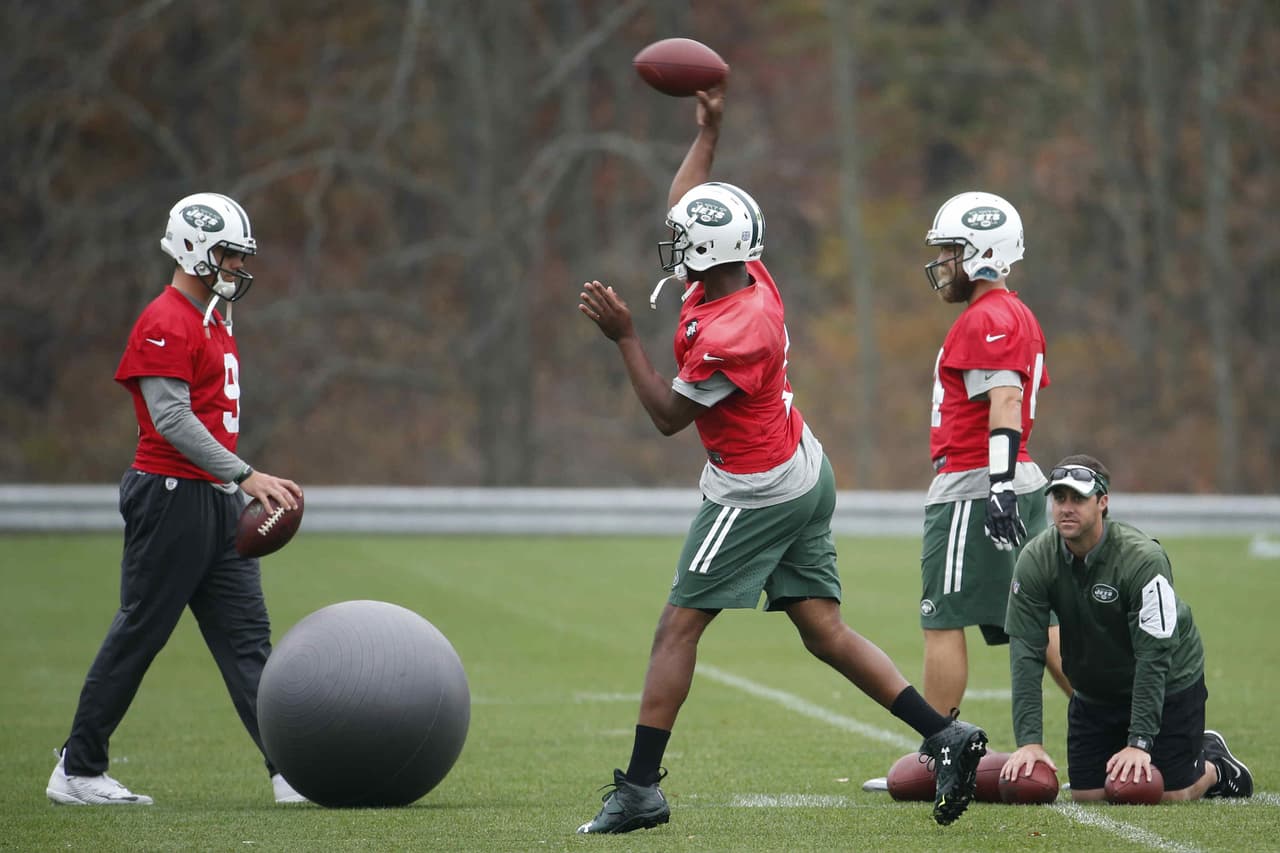 GENO SMITH - Un pleito en el vestidor durante la pretemporada le cuesta fractura de mandíbula, fuera de 6 a 10 semanas. Ryan Fitzpatrick a escena.