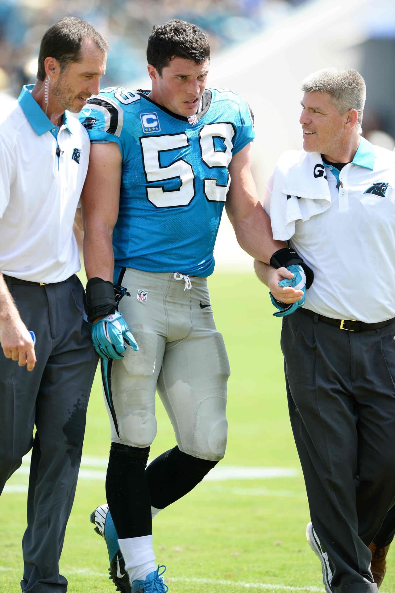 LUKE KUECHLY - Al inicio de la temporada tuvo problemas por una conmoción cerebral pero ya regresó.