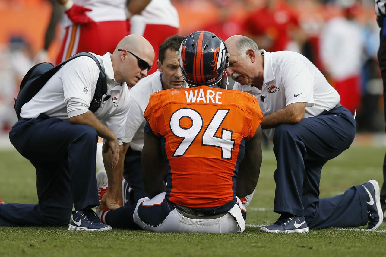 DEMARCUS WARE - Fue consistente los primeros partidos, luego empezó con problemas en la espalda que lo han alejado de la continuidad.