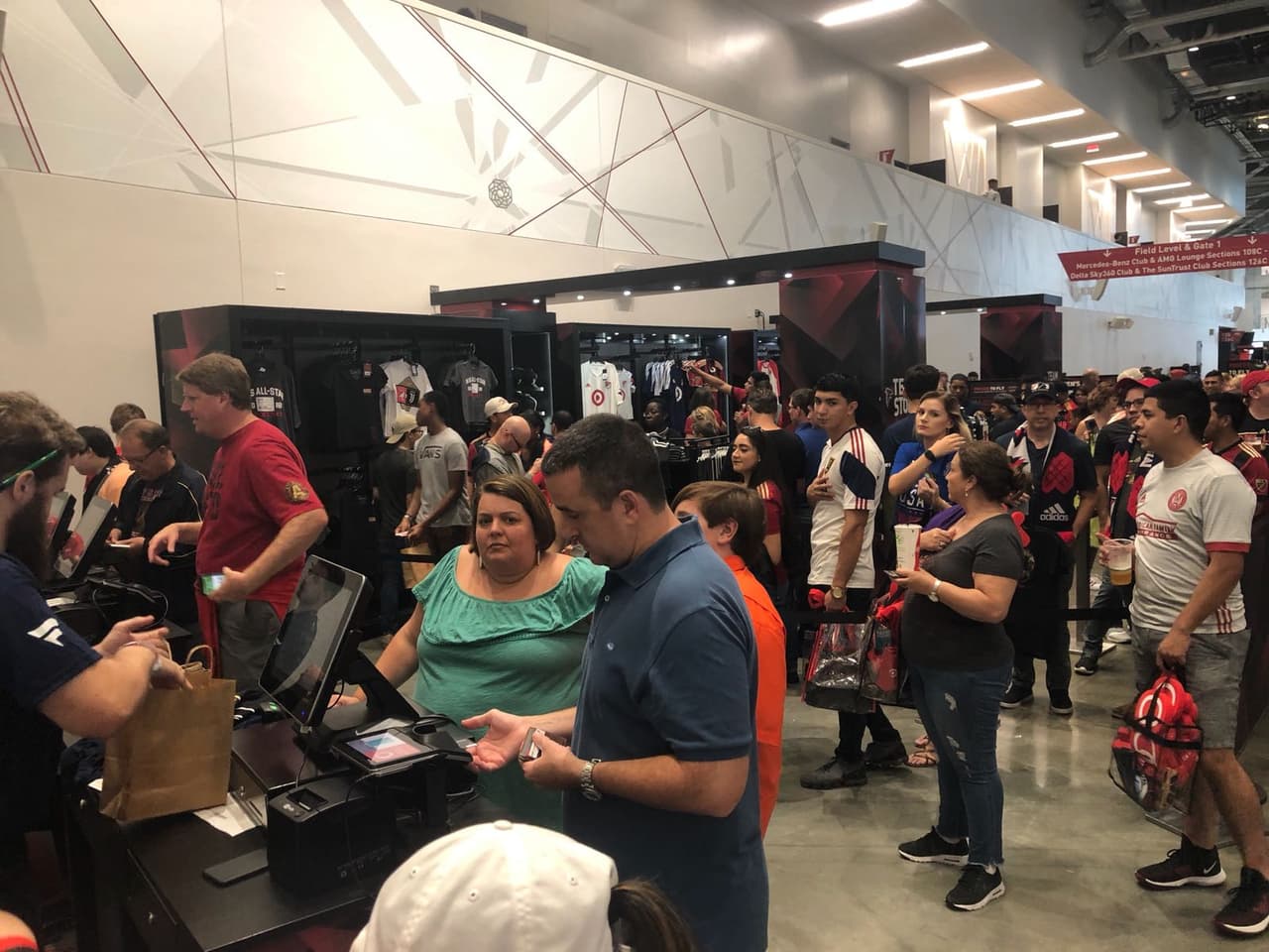 Dentro del Mercedes-Benz Stadium hubo atracciones y demás para que los fanáticos disfrutaran en los momentos previos.