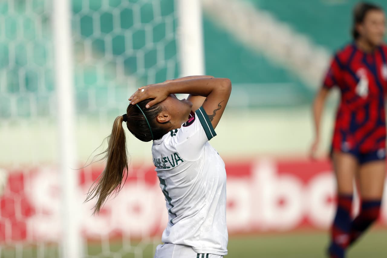 El Team USA se adelantó rápidamente en el marcador, a los 3 minutos, con una jugada que concretó la capitana Michelle Cooper.