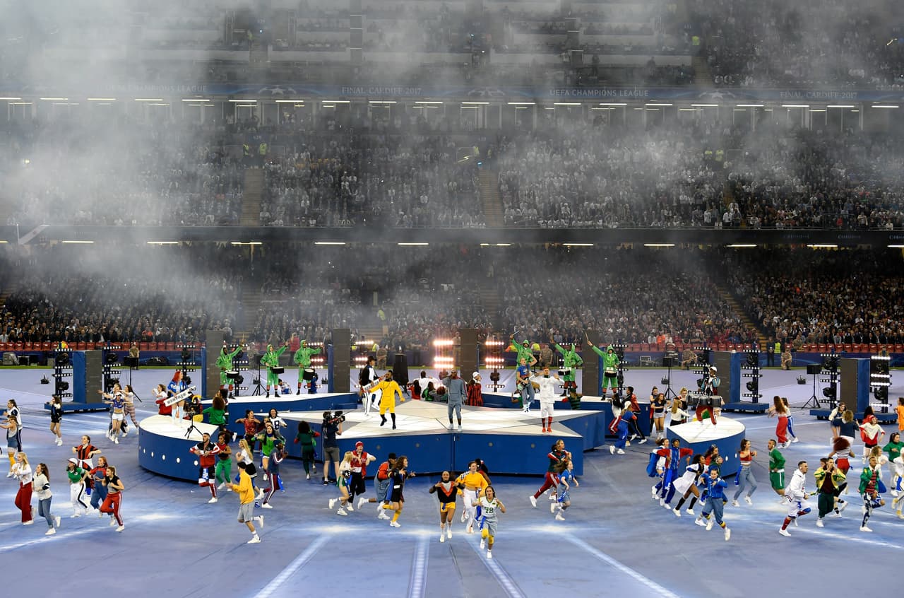 La agrupación musical se lució con sus éxitos en el Millennium Stadium previo al enfrentamiento entre el Real Madrid y la Juventus.