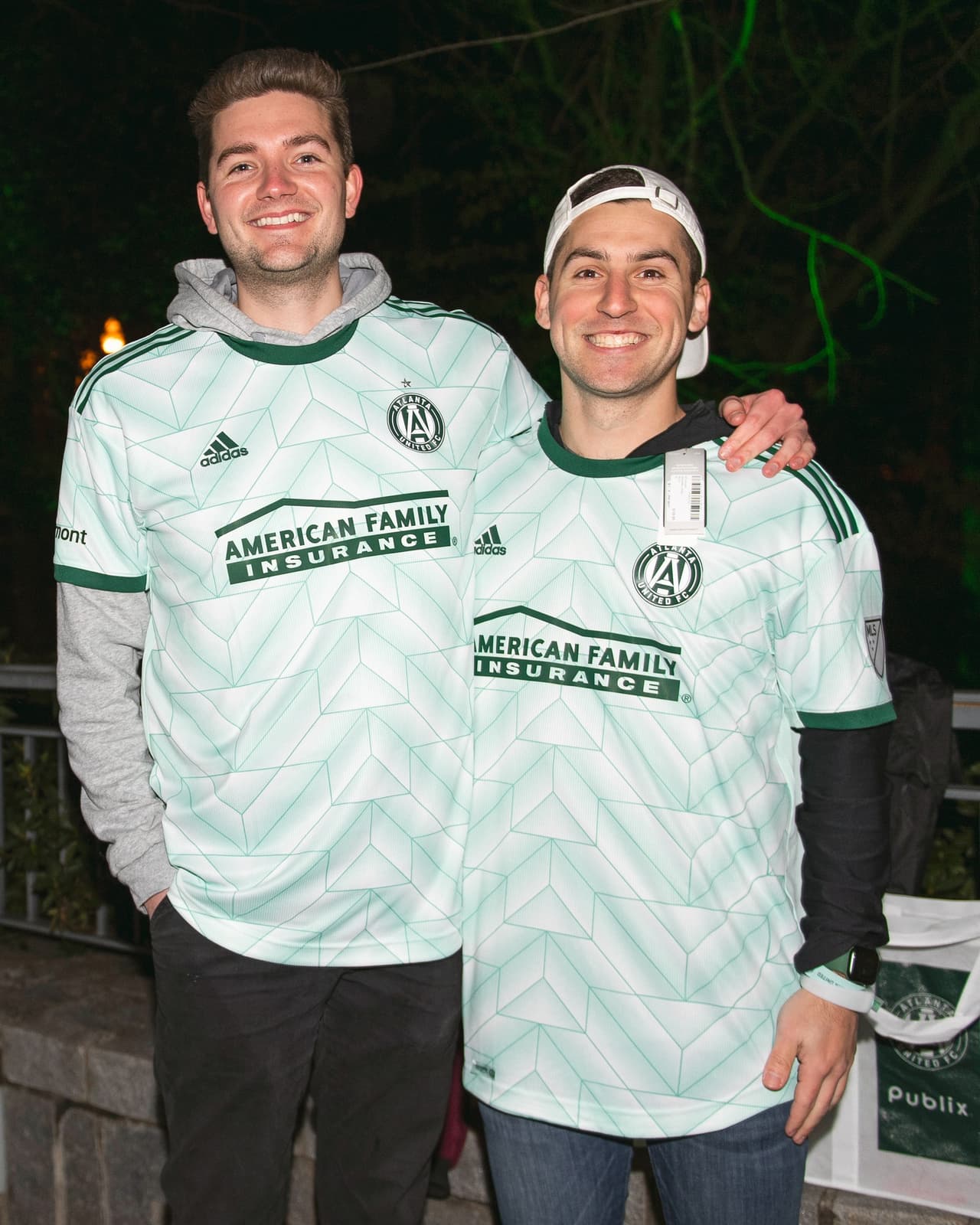 El público dio un voto favorable al nuevo uniforme.