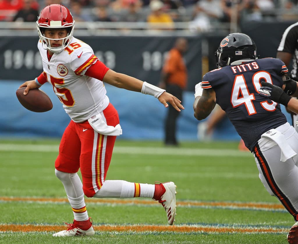 2)
<b>Kansas City Chiefs</b>. Darle las riendas de la ofensiva a un quarterback de segundo año como Pat Maholmes (15) conlleva un riesgo grande. El triunfo ante Denver en 2017 da esperanzas mas no garantías.