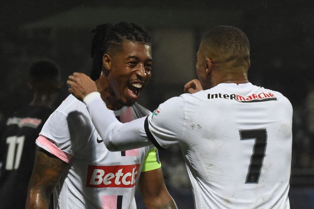 Paris Saint-Germain aplasta al Vannes Olympique Club con marcador de 4-0 durante la eliminatoria en la Copa de Francia. Presnel Kimpembe abrió el marcador al 28', pero fue Kylian Mbappé quien se lució con hat-trick (59', 71' y 76'), durante el partido. Lionel Messi no participó por dar positivo a COVID-19.