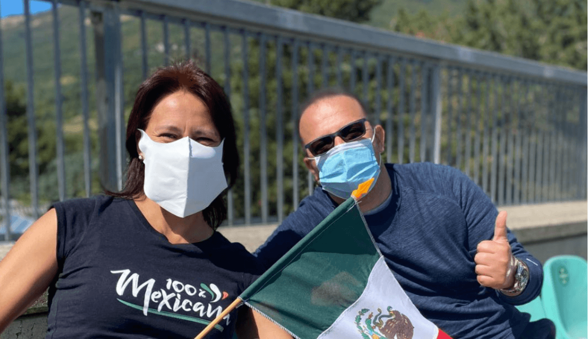 Mexicana visita a 'Chucky' en entrenamiento de Napoli