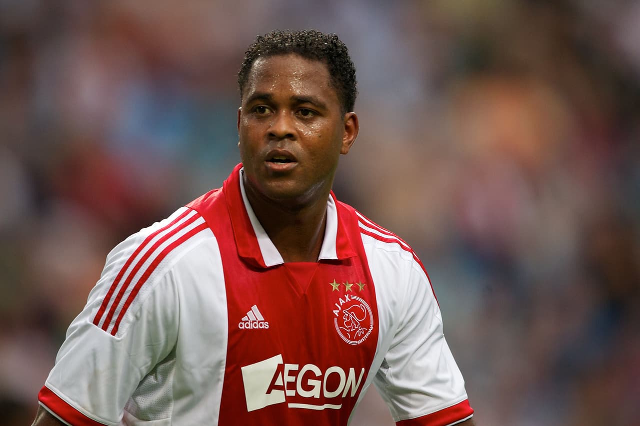 Patrick Kluivert fue una de las figuras del Ajax campeón de la Champions League en 1999 y luego pasó a hacer historia con el Barcelona de España, además de ser gran goleador con Holanda.