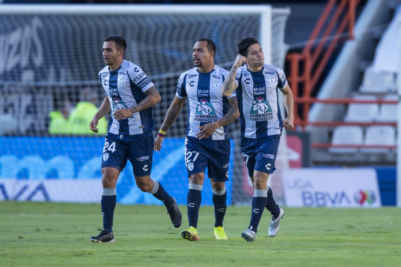 Con un golazo, Víctor Dávila adelanta a los Tuzos desde el minuto seis.