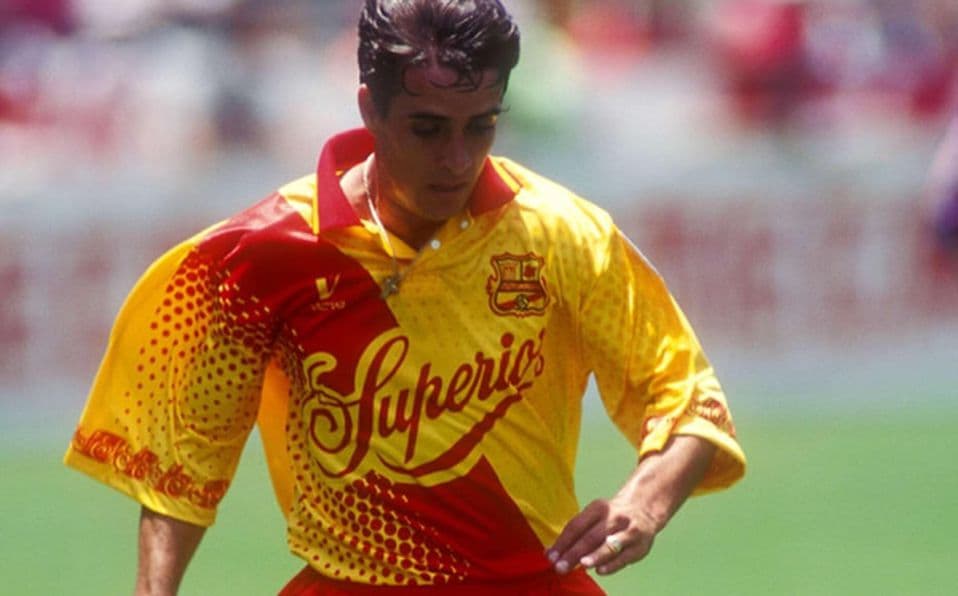 <b>Javier Hernández Gutiérrez</b>, padre de Chicharito, desempeñó su carrera en el futbol mexicano y disputó la Copa del Mundo de 1986 en México.