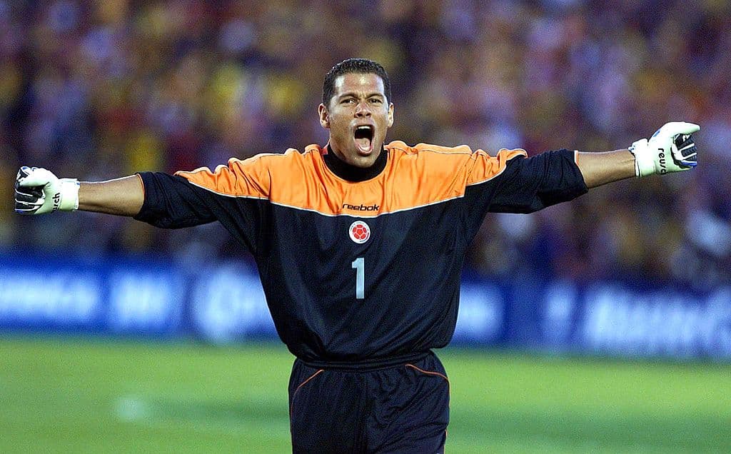 El duelo resultó justo como se esperaba: rudo, cuando no violento, reñido en cada línea y con un arbitraje cargado para el local.
<br>El equipo de 'El Vasco' finalizó con nueve jugadores por la expulsión de Juan Pablo Rodríguez, a los 79 minutos, y de Gerardo Torrado, a los 90.