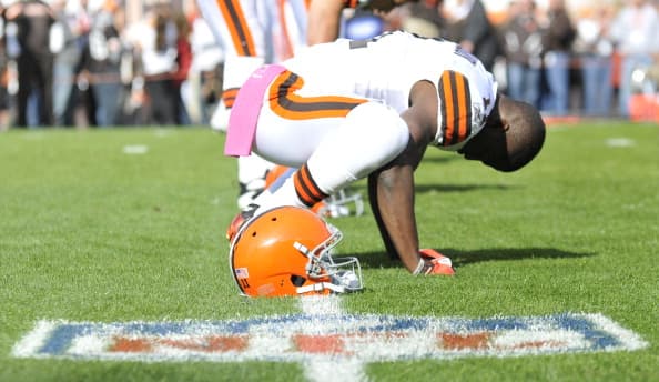 Exreceptor de los Browns narra emotivamente cómo perdió su mano izquierda