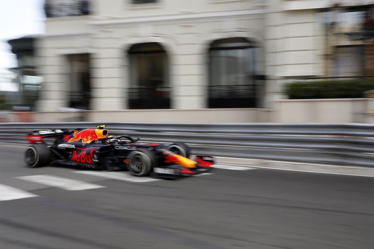 Termina el Gran Premio de Monaco de la Formula 1, Max Verstappen de Red Bull se llevó la primera posición, seguido del piloto español Carlos Sainz de Ferrari. La tercera posición estuvo muy peleada entre el mexicano Sergio Pérez y Lando Norris, sin embargo, el inglés representante de McLaren superó a Checo.
