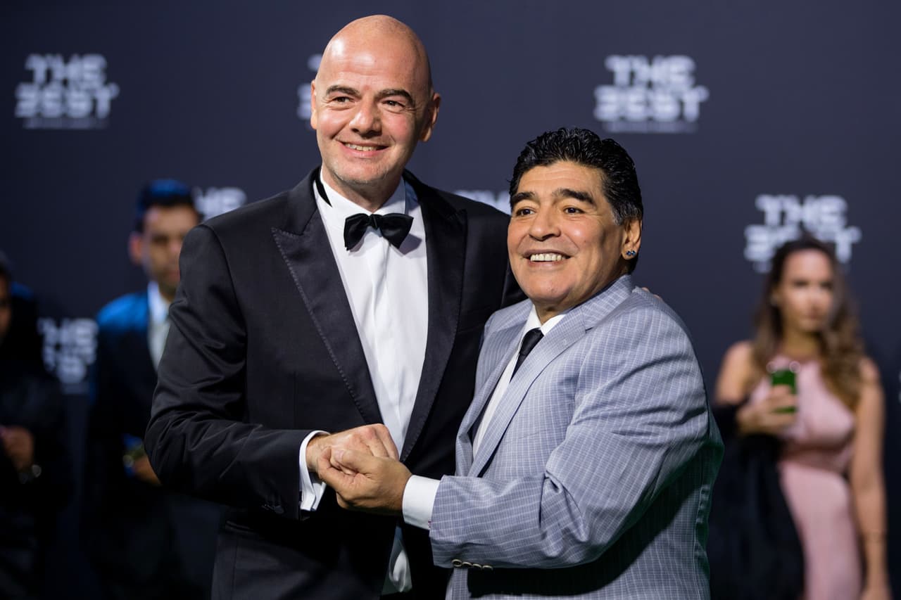 Diego Maradona cumple su sueño y trabajará con una FIFA "limpia y transparente"