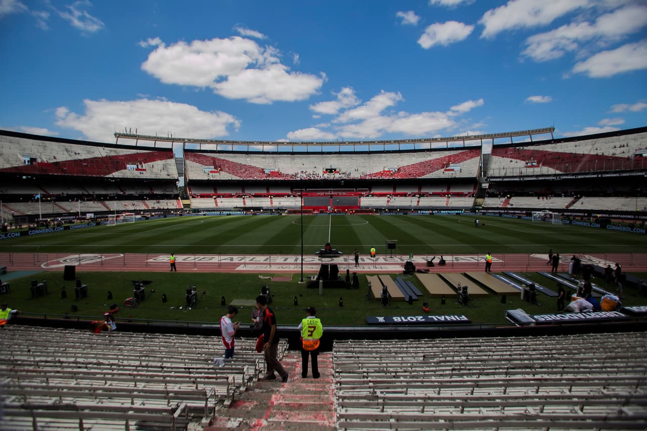 Así esperaba el campo de River a que sus tribunas comenzaran a llenarse.