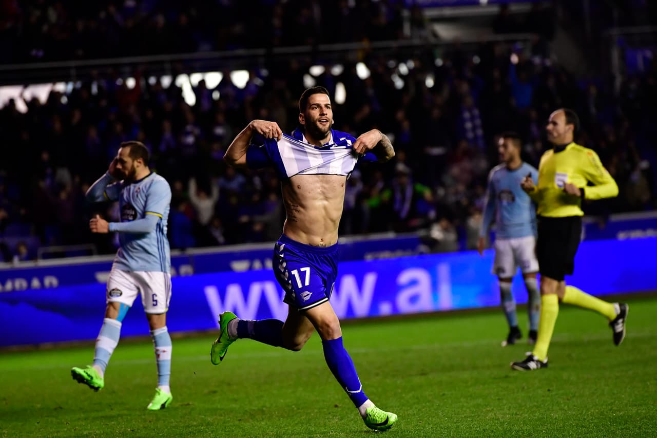 Este volante español tiene como características en la cancha su entrega y calidad con el balón, con lo que espera adaptarse pronto a la Liga MX.