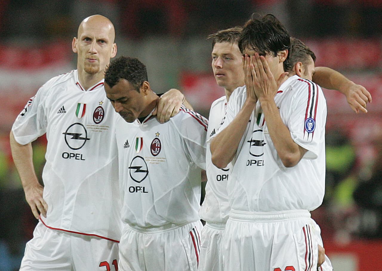 <b>¡Incrédulos las figuras del Milan!</b>
<br>Jaap Stam, Cafu, Jon Dahl Tomasson y Kaká es lamentan tras la Final perdida.
