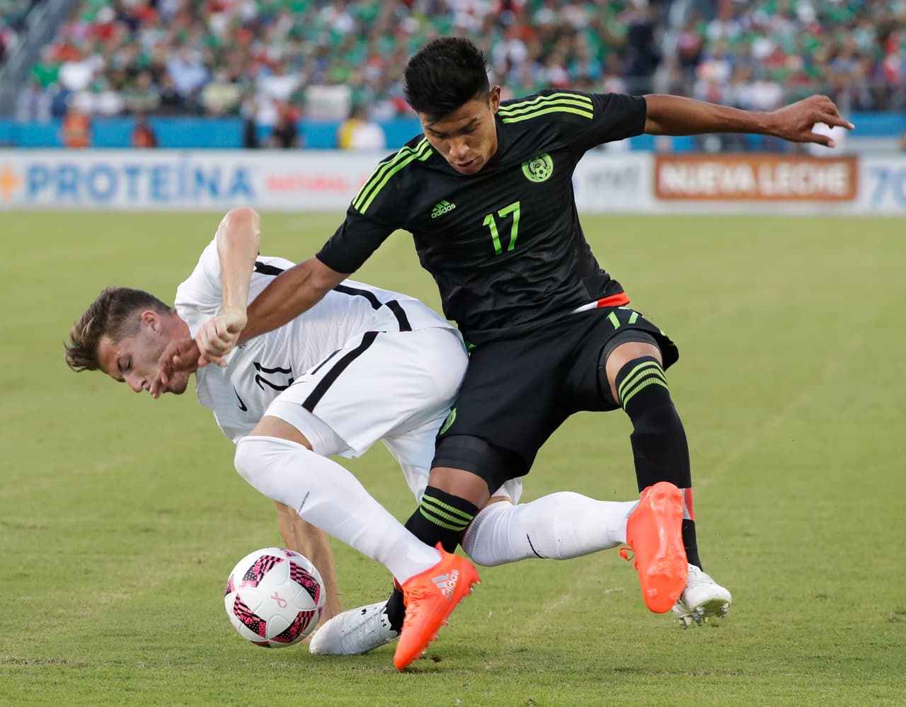 México debió exigirse para romper la resistencia de un rival sólido en defensa, muy diferente al que enfrentó en el pasado repechaje para Brasil-2014.