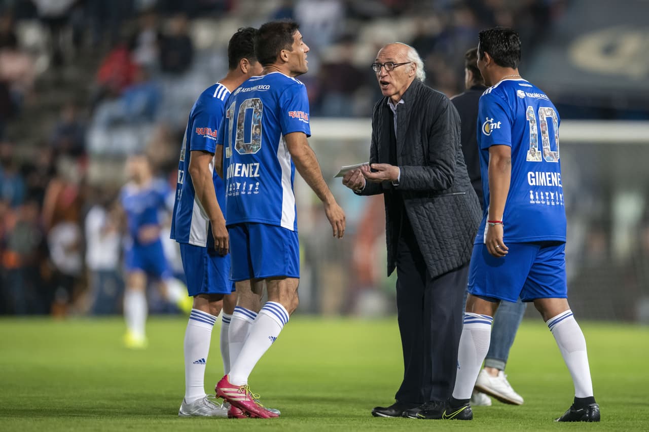 Emoción, goles, amigos, exfutbolistas, jugadores en activo y lágrimas, así se desarrolló la despedida del argentino nacionalizado mexicano.