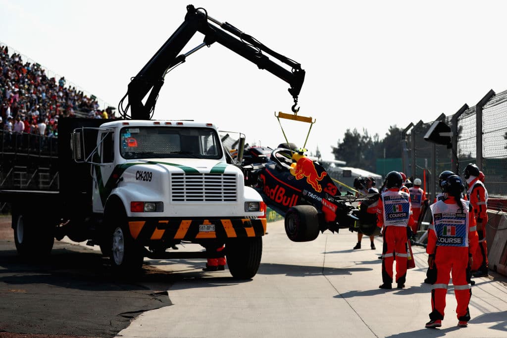 En la primera sesión libre tuvo problemas Max Verstappen con su monoplaza Red Bull que se varó en el circuito, causando una bandera amarilla.